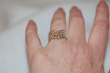 Load image into Gallery viewer, Stained Glas Diamond V Band Ring