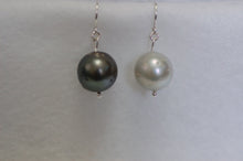 Load image into Gallery viewer, Black and White Pearl Threads