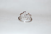 Load image into Gallery viewer, Daisy and Butterfly Diamond Stained Glass Ring