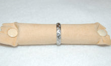 Load image into Gallery viewer, Etoile Diamond Platinum Band