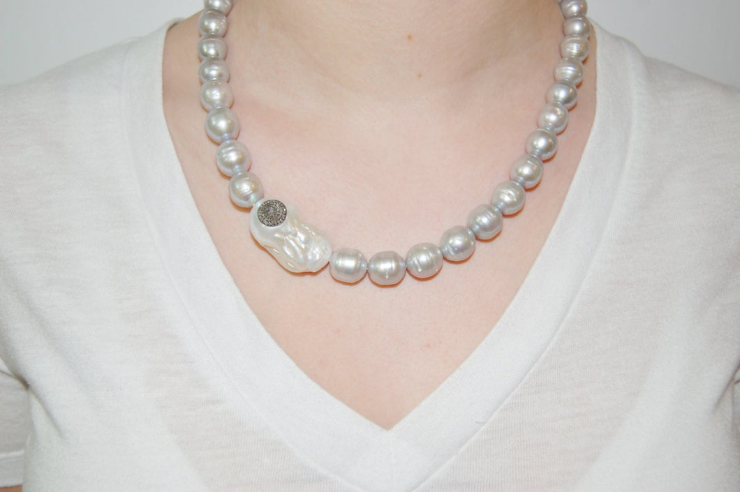 Diamond Eyes Pearl Necklace