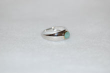 Load image into Gallery viewer, Emerald Cabochon Ring