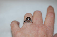 Load image into Gallery viewer, Tahitian and Diamond Fan Platinum Ring