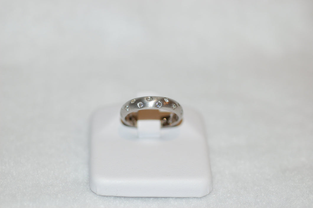 Etoile Diamond Platinum Band