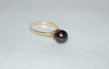 Load image into Gallery viewer, Black Pearl Solitaire Gold Ring