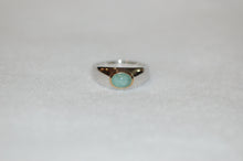 Load image into Gallery viewer, Emerald Cabochon Ring