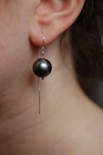 Load image into Gallery viewer, Black and White Pearl Threads