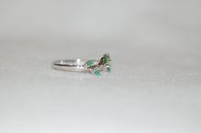 Load image into Gallery viewer, Five Stone Emerald Vine Band Ring