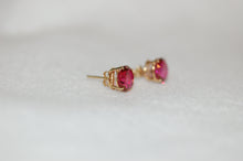 Load image into Gallery viewer, Garnet Solitaire Gold Stud Earrings