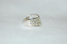 Load image into Gallery viewer, Stained Glas Diamond V Band Ring