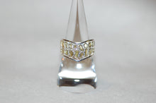 Load image into Gallery viewer, Stained Glas Diamond V Band Ring
