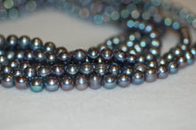 Load image into Gallery viewer, Never ending Peacock Pearl Necklace
