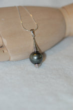 Load image into Gallery viewer, Tahitian Pearl Spiral Pendant