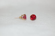 Load image into Gallery viewer, Garnet Solitaire Gold Stud Earrings