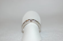 Load image into Gallery viewer, Floating Diamond Ring