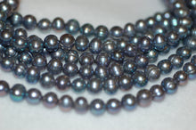 Load image into Gallery viewer, Never ending Peacock Pearl Necklace