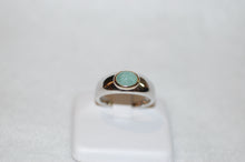 Load image into Gallery viewer, Emerald Cabochon Ring