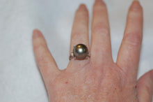 Load image into Gallery viewer, Tahitian Pearl and Diamond Baguette Platinum Ring