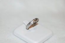Load image into Gallery viewer, Etoile Diamond Platinum Band