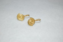 Load image into Gallery viewer, Gold Swirl Hanging Earrings